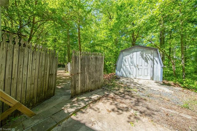 5218 Bear Creek Road, Winston-salem, NC 27106