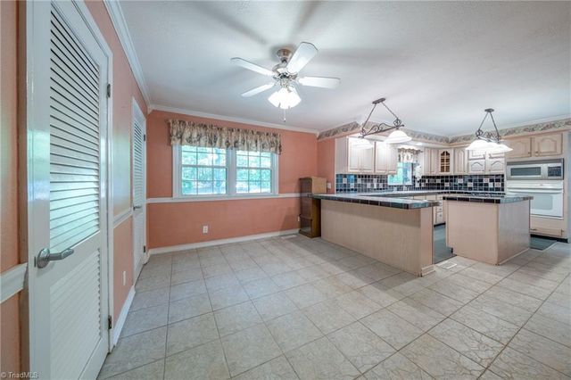 5218 Bear Creek Road, Winston-salem, NC 27106