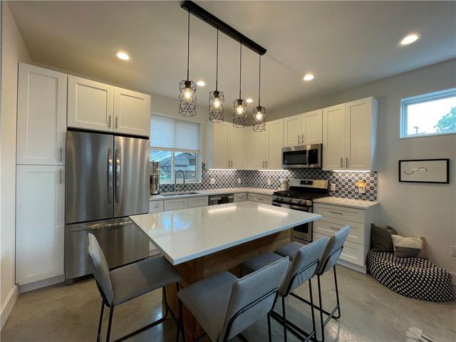 1806 Haskell 2, Austin, TX 78702