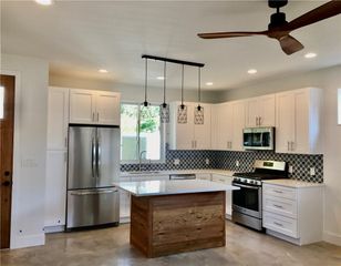 1806 Haskell 2, Austin, TX 78702