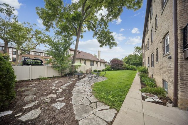 2 S Lincoln Avenue 2A, Park Ridge, IL 60068