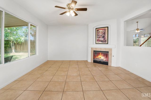 4004 Amur Maple Drive, Bakersfield, CA 93311