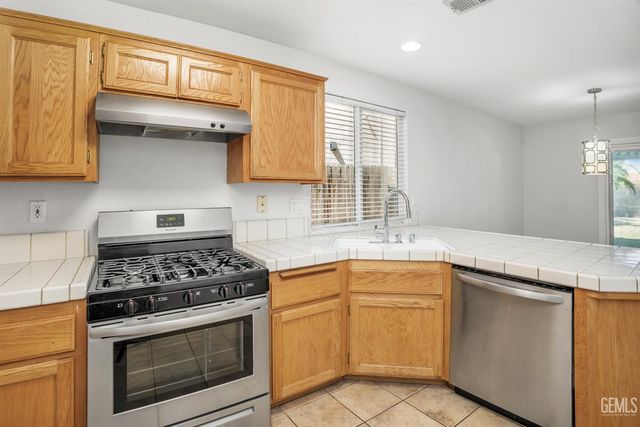 4004 Amur Maple Drive, Bakersfield, CA 93311