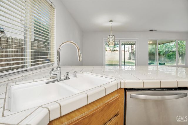 4004 Amur Maple Drive, Bakersfield, CA 93311
