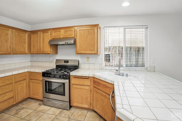 4004 Amur Maple Drive, Bakersfield, CA 93311