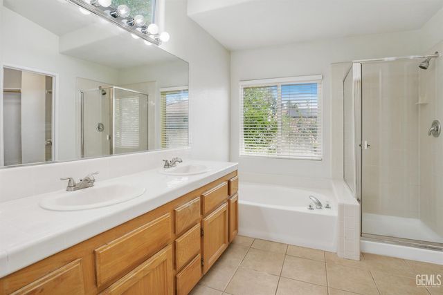 4004 Amur Maple Drive, Bakersfield, CA 93311