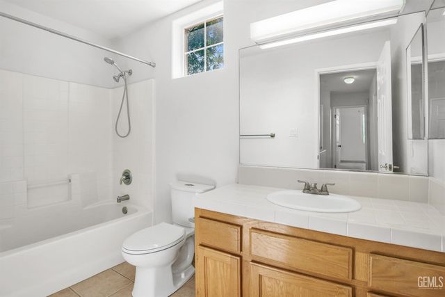 4004 Amur Maple Drive, Bakersfield, CA 93311