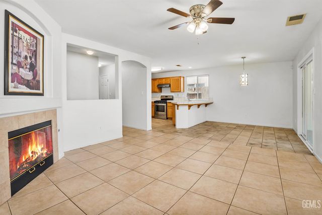 4004 Amur Maple Drive, Bakersfield, CA 93311