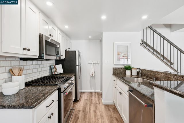 809 Villa Lane 2, Moraga, CA 94566