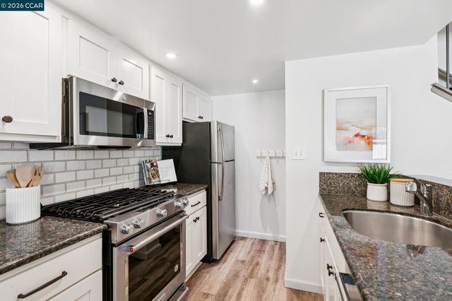 809 Villa Lane 2, Moraga, CA 94566