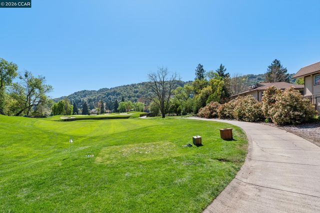 809 Villa Lane 2, Moraga, CA 94566