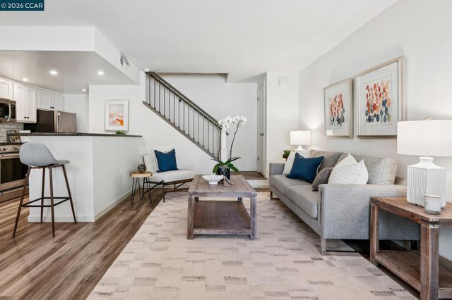 809 Villa Lane 2, Moraga, CA 94566