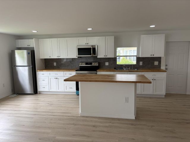 4435 Round Table Court, Boynton Beach, FL 33436