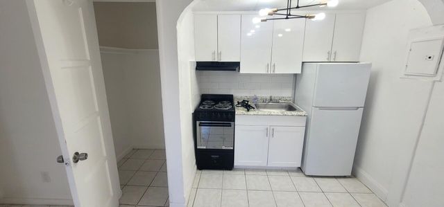 403 N 19th Avenue J, Hollywood, FL 33020