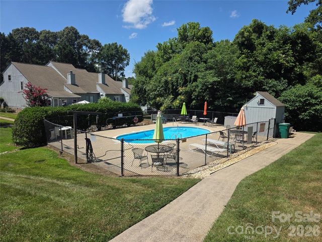 100 Willow Run Drive 22, Gastonia, NC 28056