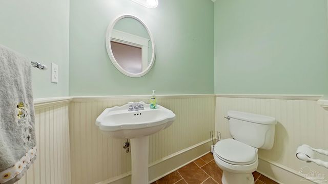 5570 N Blue Angel Pkwy, Pensacola, FL 32526