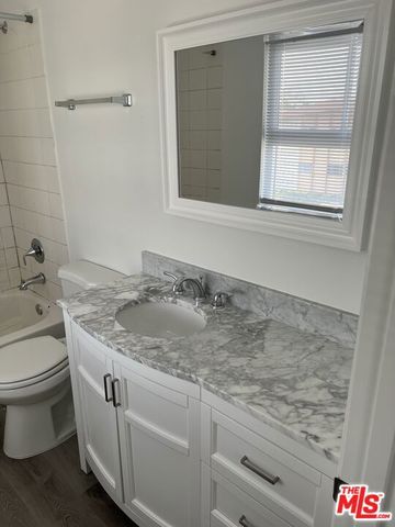 4800 August Street 11, Los Angeles, CA 90008