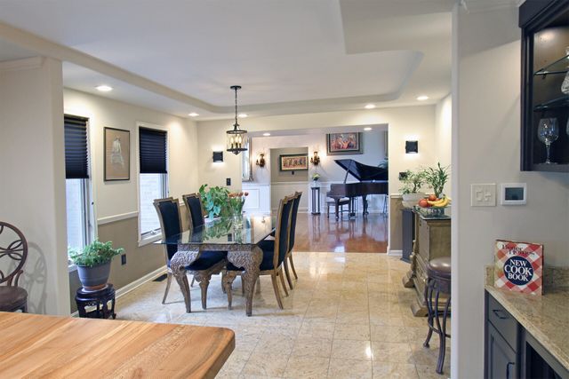 886 Squire Oaks Drive, Villa Hills, KY 41017