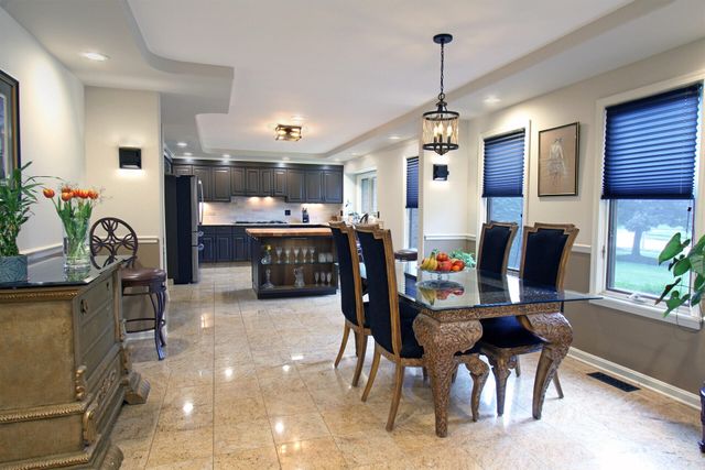 886 Squire Oaks Drive, Villa Hills, KY 41017