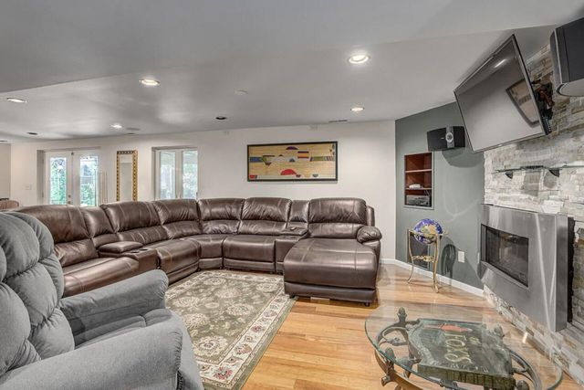 886 Squire Oaks Drive, Villa Hills, KY 41017