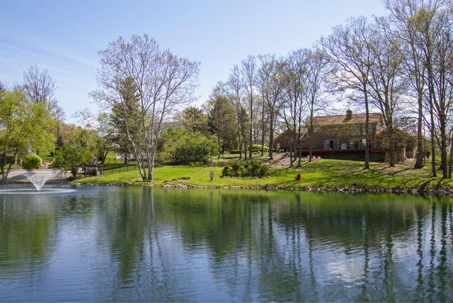 886 Squire Oaks Drive, Villa Hills, KY 41017