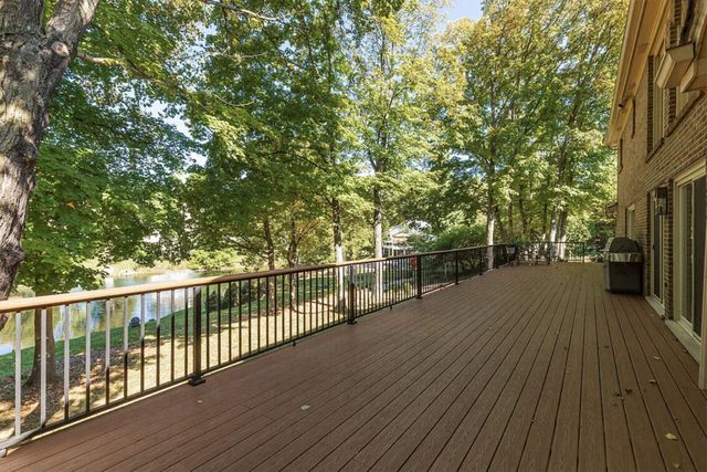 886 Squire Oaks Drive, Villa Hills, KY 41017