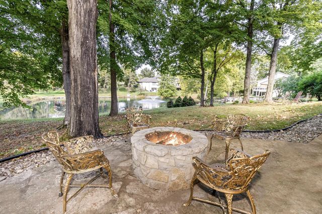 886 Squire Oaks Drive, Villa Hills, KY 41017