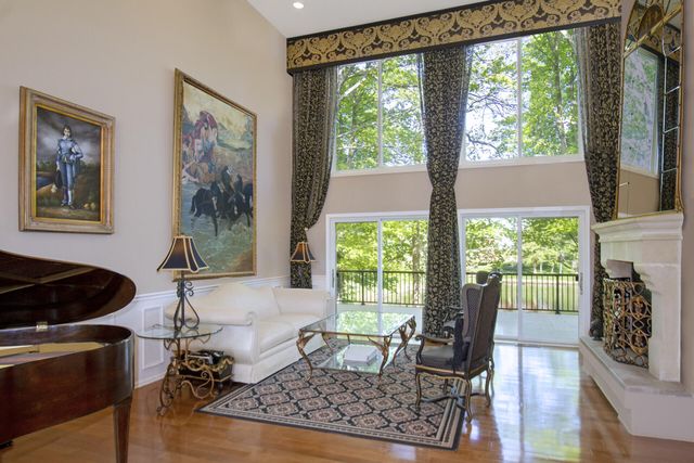 886 Squire Oaks Drive, Villa Hills, KY 41017