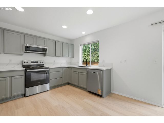 6959 Ne WILLOWGROVE St, Hillsboro, OR 97124