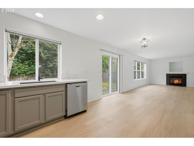 6959 Ne WILLOWGROVE St, Hillsboro, OR 97124