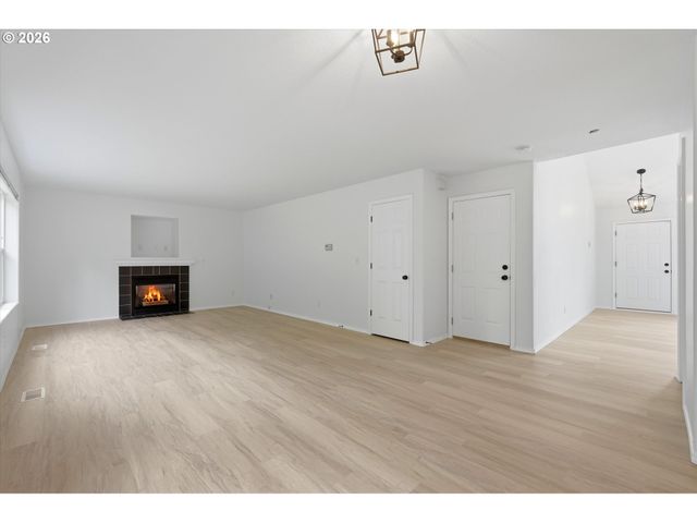 6959 Ne WILLOWGROVE St, Hillsboro, OR 97124