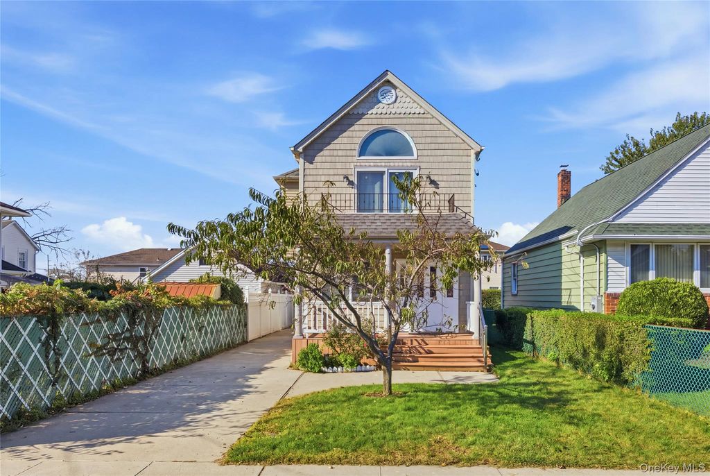 33 3rd Avenue, New Hyde Park, NY 11040 — exterior