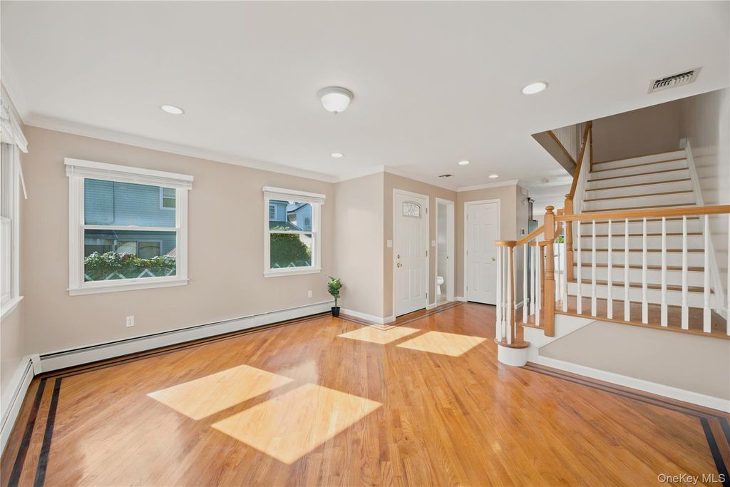 33 3rd Avenue, New Hyde Park, NY 11040 — photo 4