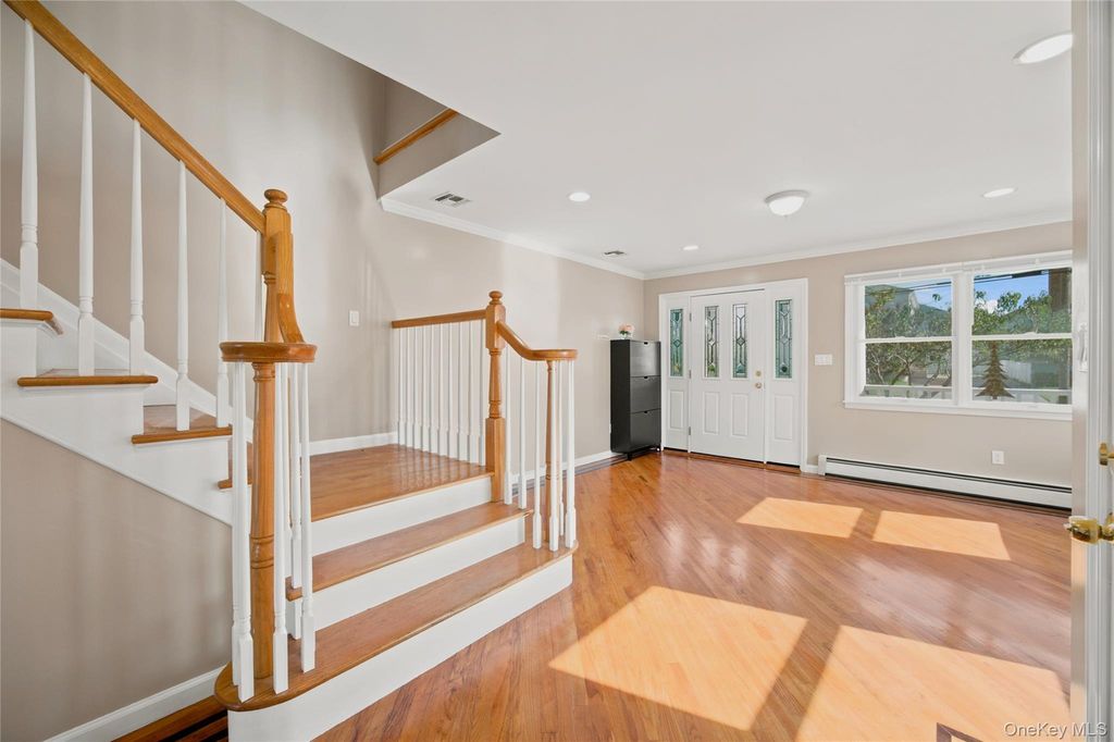 33 3rd Avenue, New Hyde Park, NY 11040 — photo 5