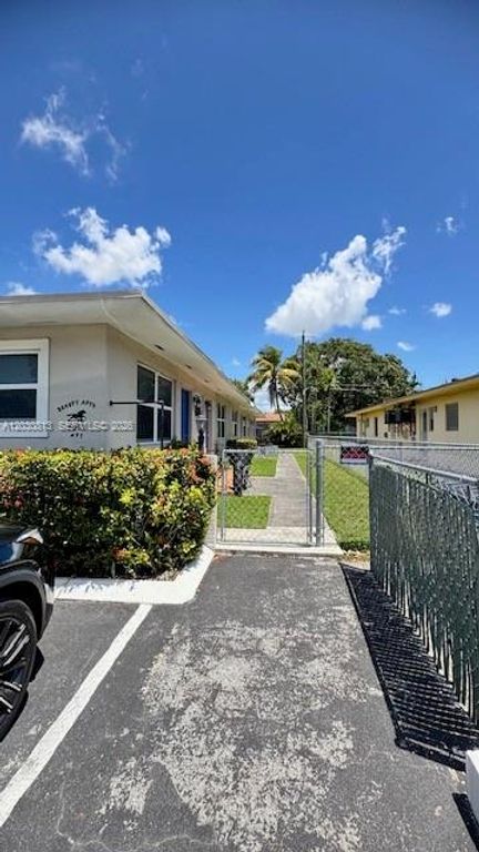 3085 W Flagler Street 3, Miami, FL 33135