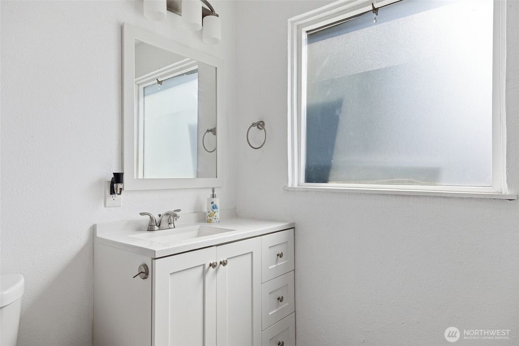 Image 24 of property listing at 2106 Madison Street, Shelton, WA 98584