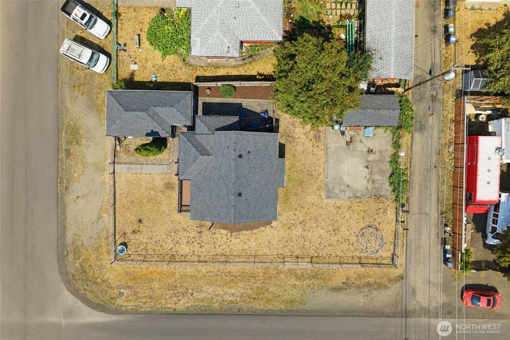 Image 28 of property listing at 2106 Madison Street, Shelton, WA 98584