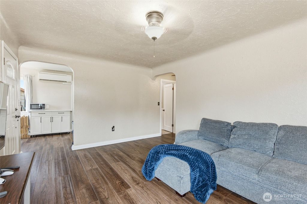 Image 4 of property listing at 2106 Madison Street, Shelton, WA 98584