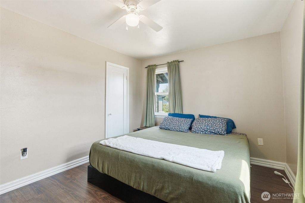 Image 5 of property listing at 2106 Madison Street, Shelton, WA 98584