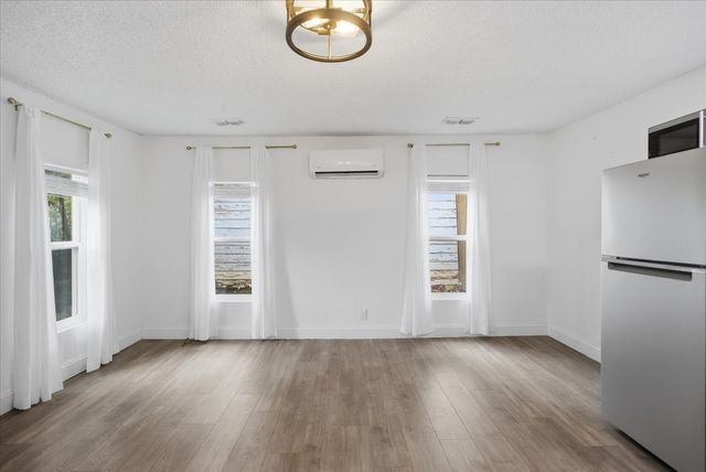 4024 Collinwood Avenue, Fort Worth, TX 76107