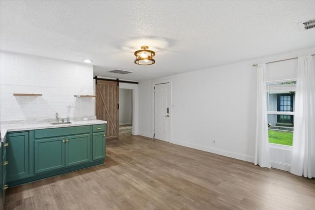 4024 Collinwood Avenue, Fort Worth, TX 76107