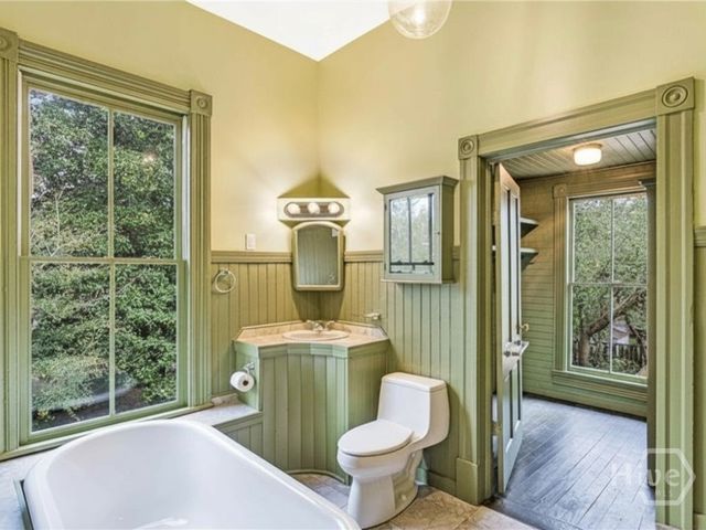 212 W 40th Street, Savannah, GA 31401