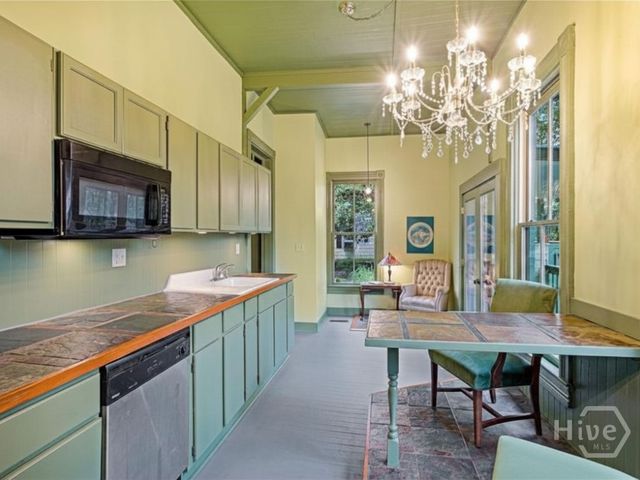 212 W 40th Street, Savannah, GA 31401