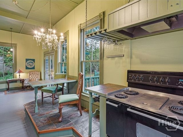 212 W 40th Street, Savannah, GA 31401