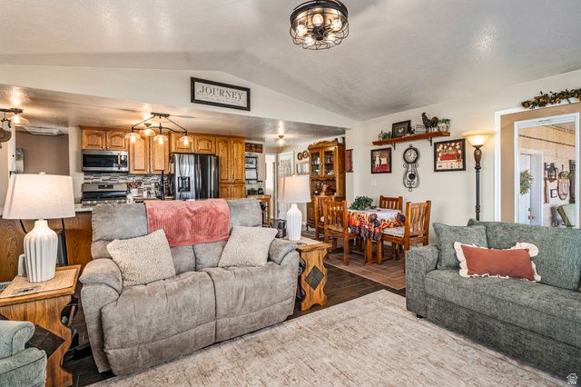 4725 N MULE TRAIN, Enoch, UT 84721