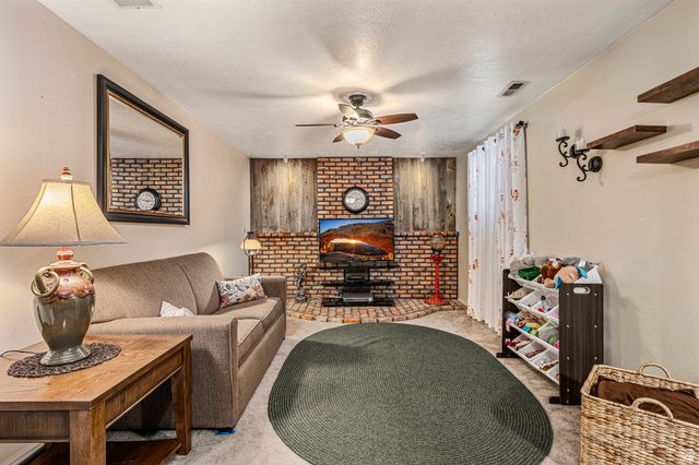 4725 N MULE TRAIN, Enoch, UT 84721