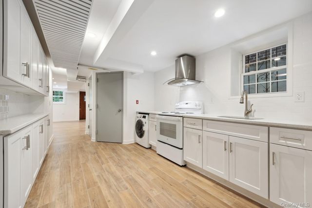 64-23 Alderton Street PH, Rego Park, NY 11374