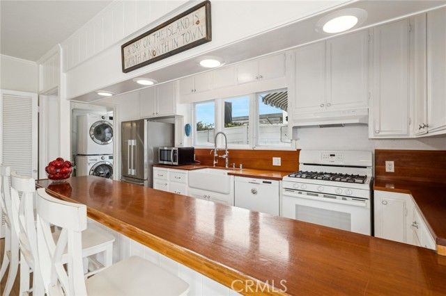 200 Grand Canal, Newport Beach, CA 92662