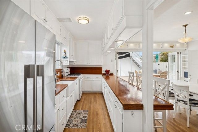 200 Grand Canal, Newport Beach, CA 92662