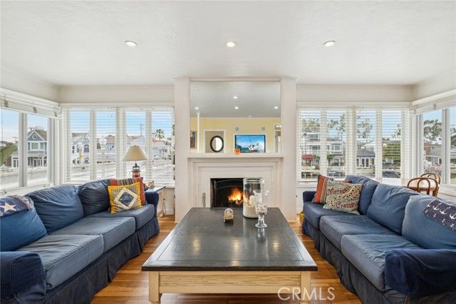 200 Grand Canal, Newport Beach, CA 92662